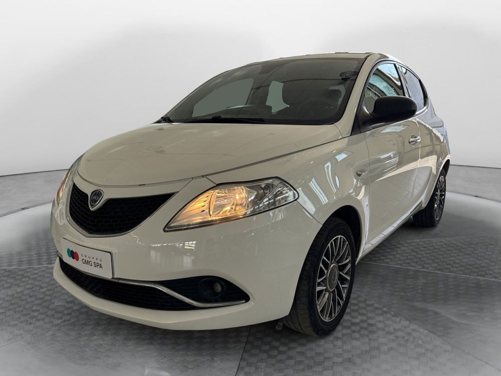 Lancia Ypsilon usata a Pistoia