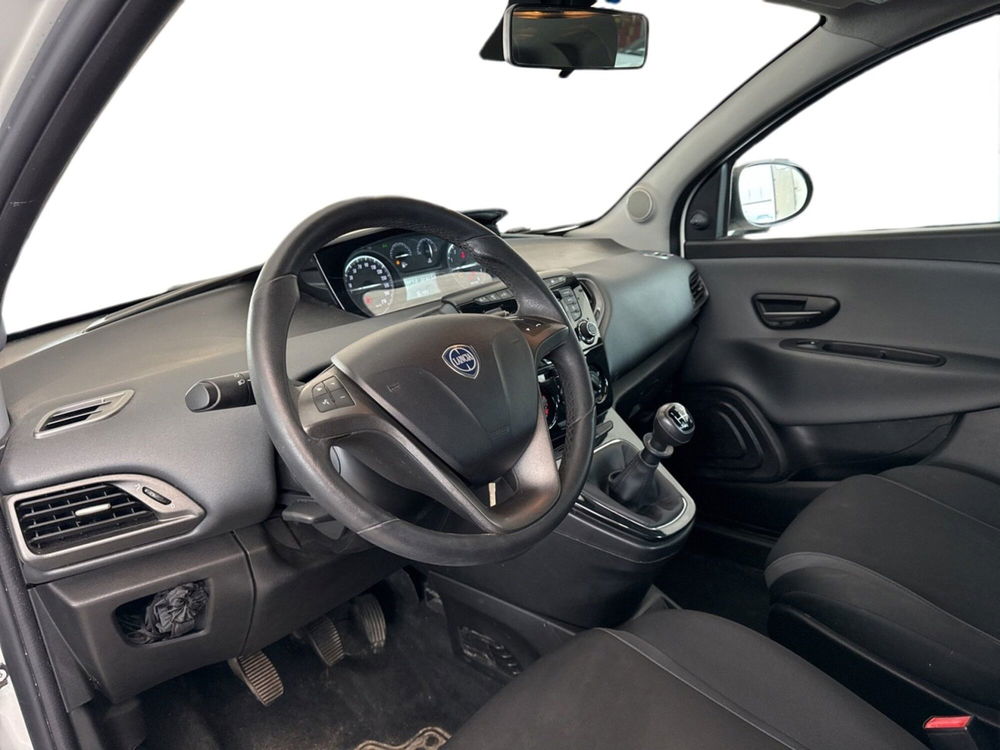 Lancia Ypsilon usata a Pistoia (13)