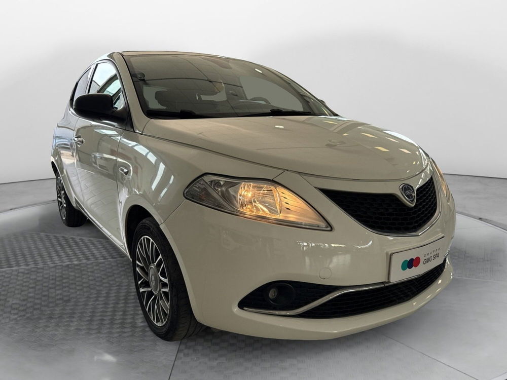 Lancia Ypsilon usata a Pistoia (3)