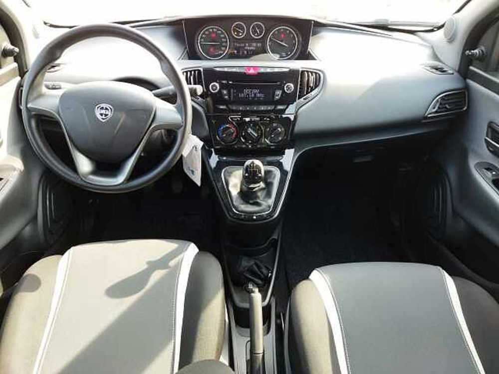 Lancia Ypsilon usata a Torino (11)