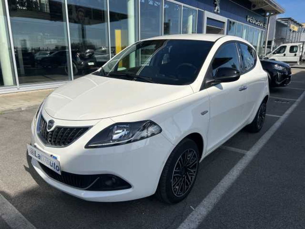 Lancia Ypsilon usata a Ravenna