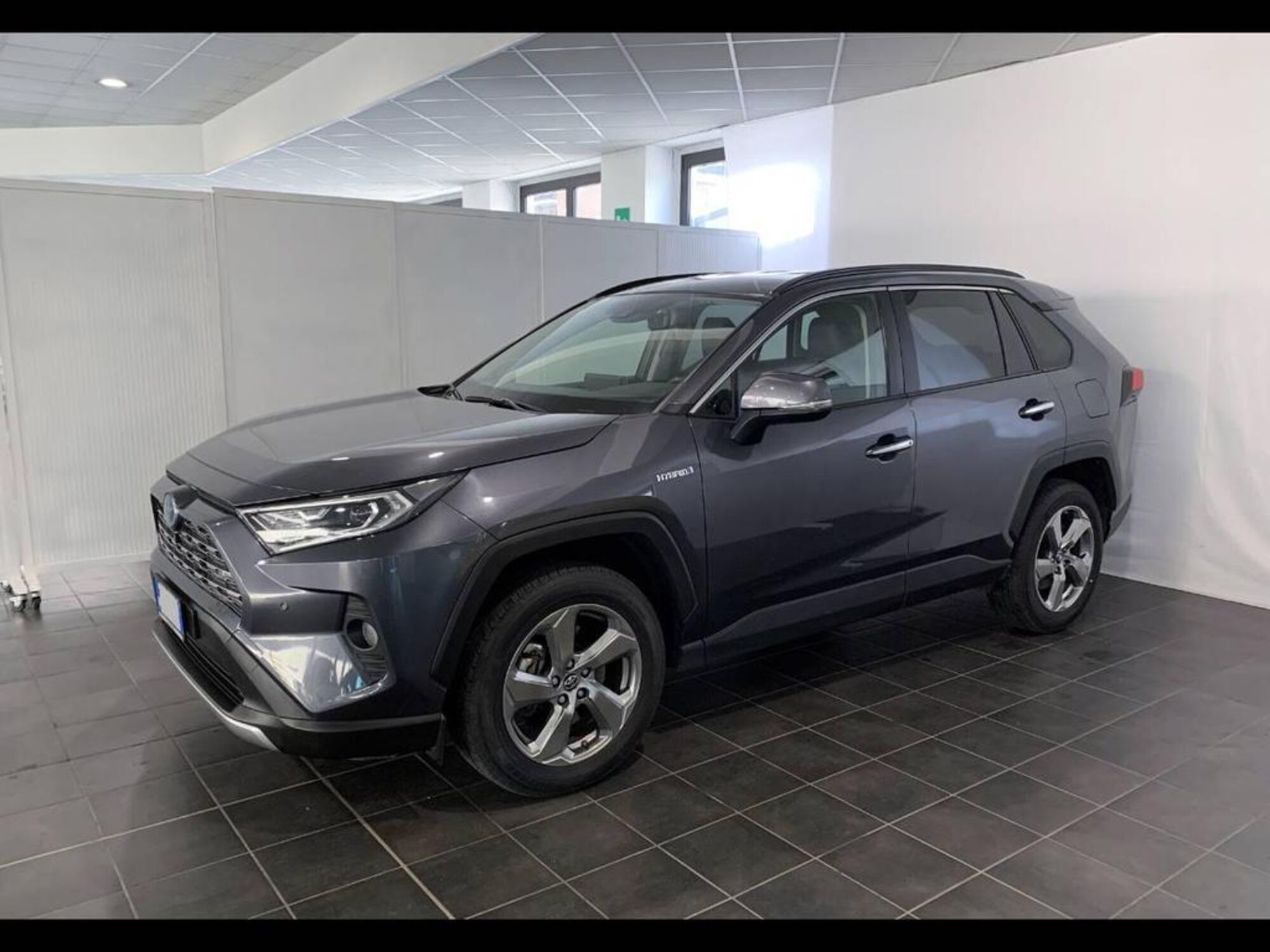 Toyota Rav4 vvt-ie h Lounge awd-i 222cv e-cvt del 2020 usata a Torino