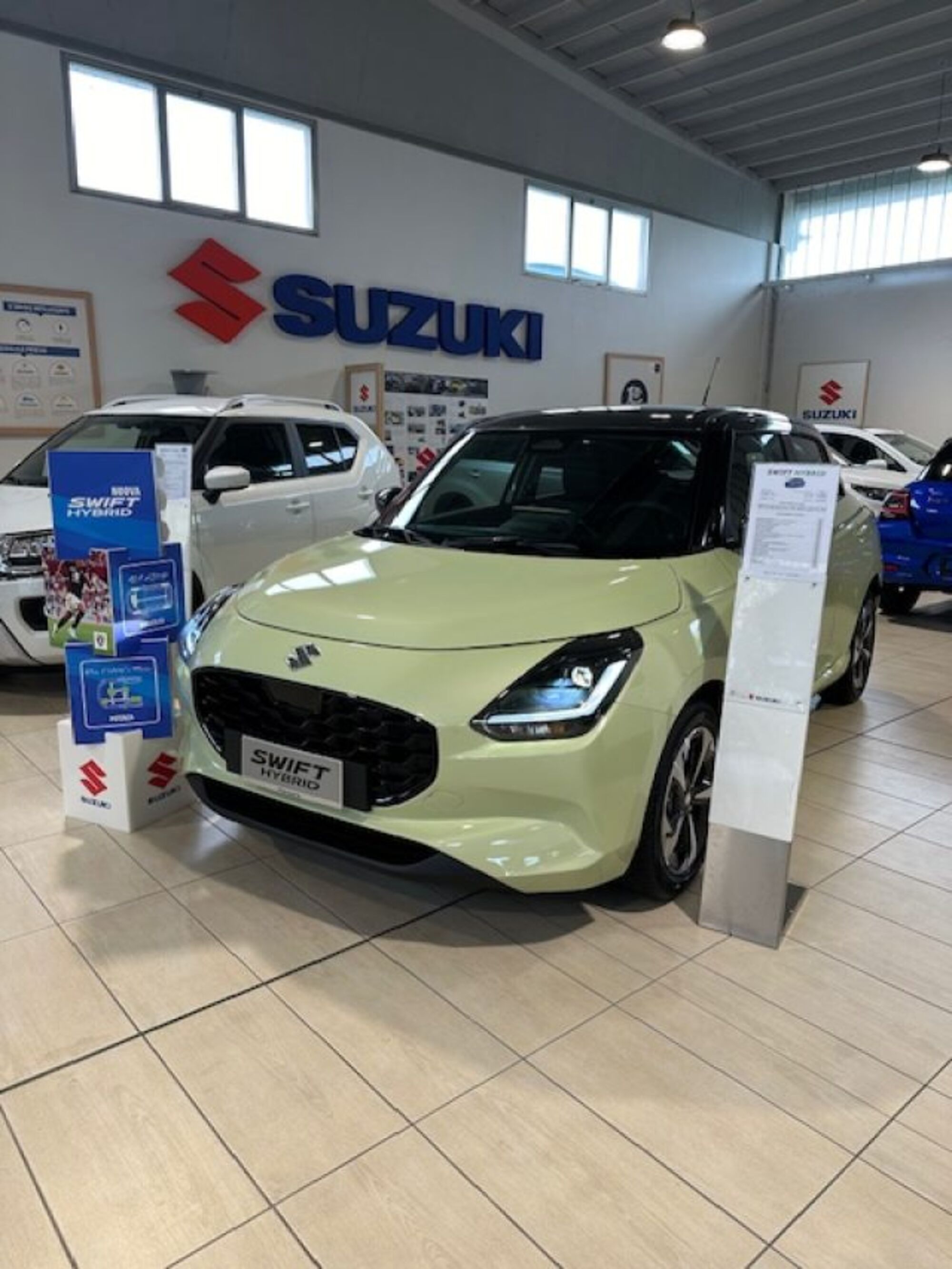 Suzuki Swift 1.2 Hybrid Easy Top nuova a Novara