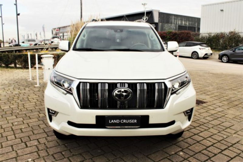 Toyota Land Cruiser 5p 2.8 d-4d Executive auto nuova a Roma