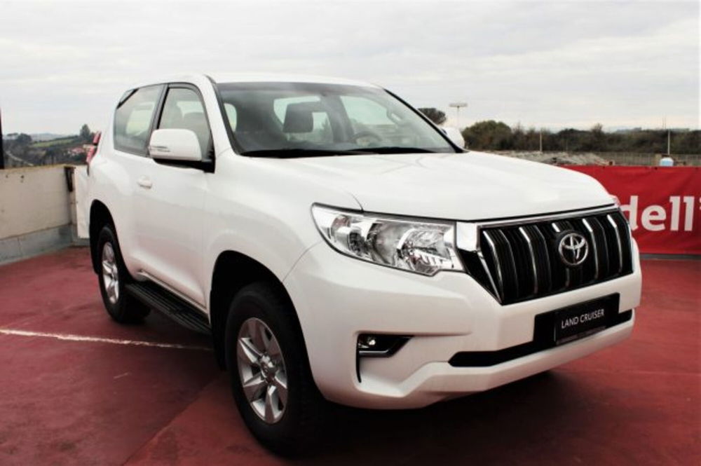 Toyota Land Cruiser nuova a Roma (6)