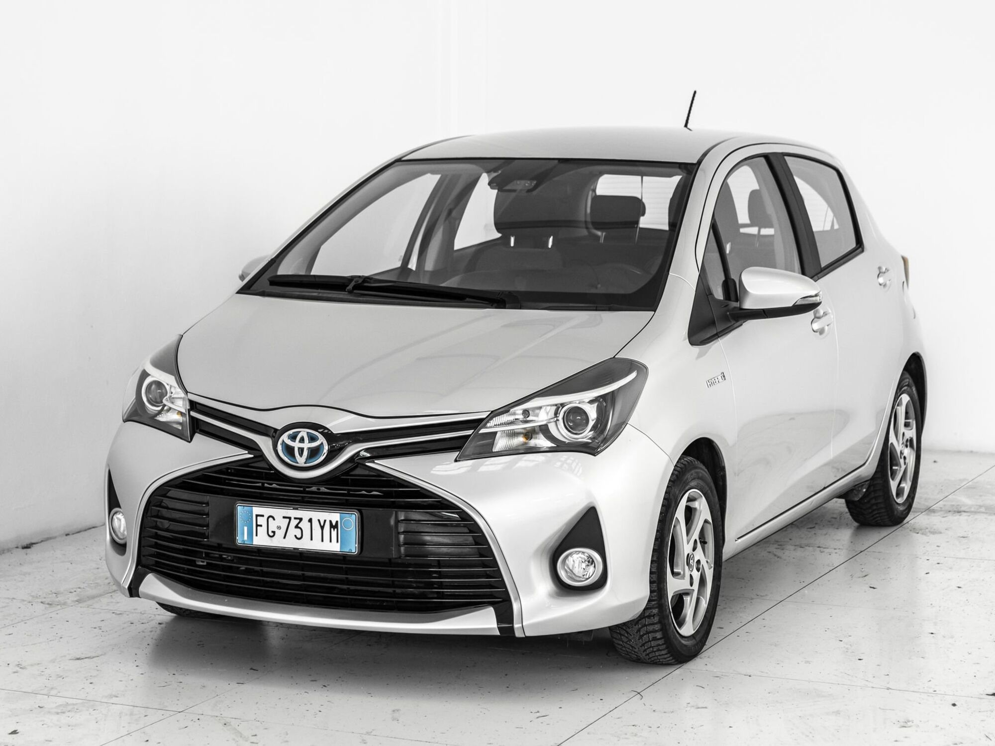 Toyota Yaris 1.5 Hybrid 5 porte Cool  del 2016 usata a Prato