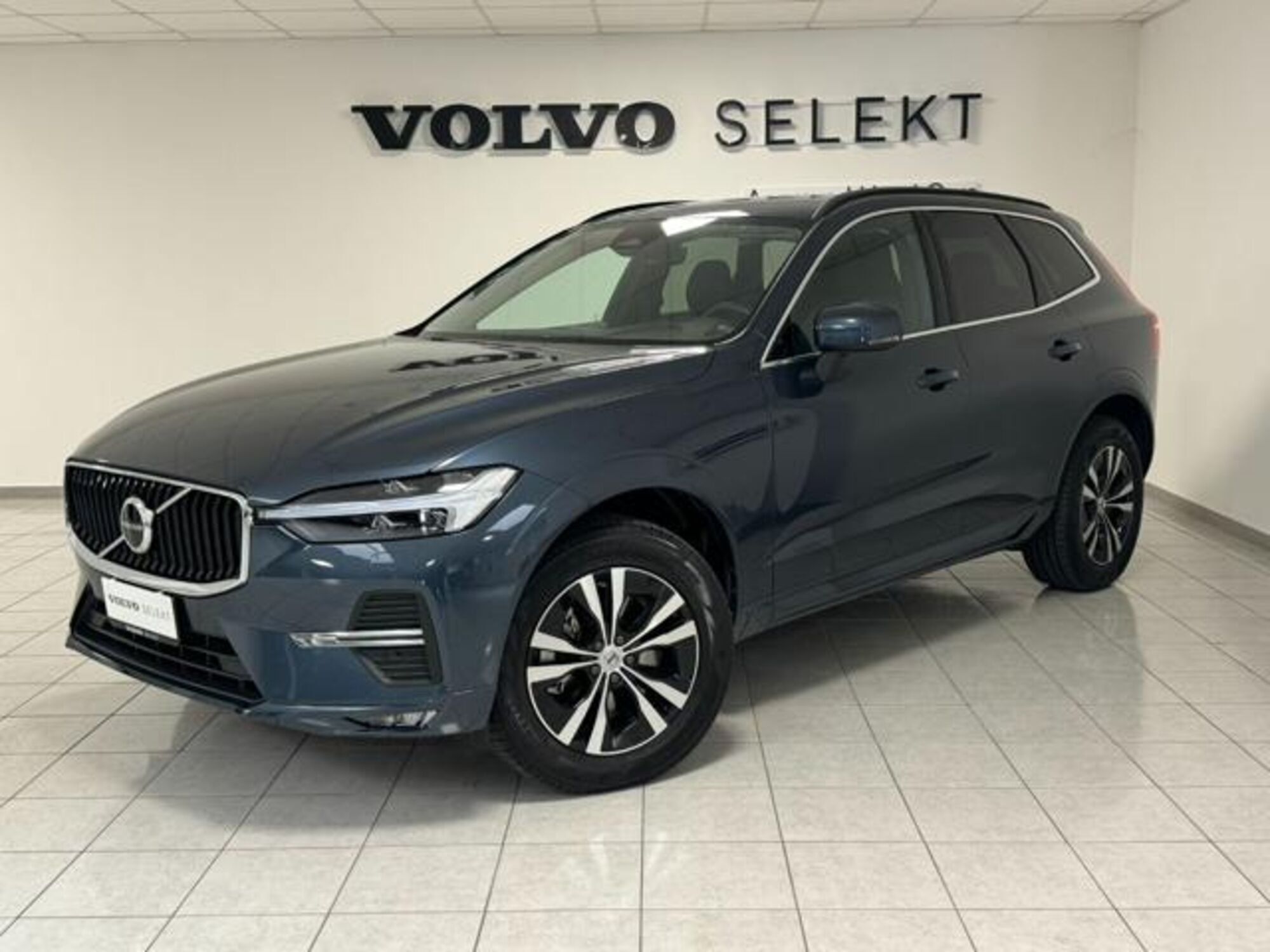 Volvo XC60 B4 automatico Core  del 2022 usata a Lurate Caccivio