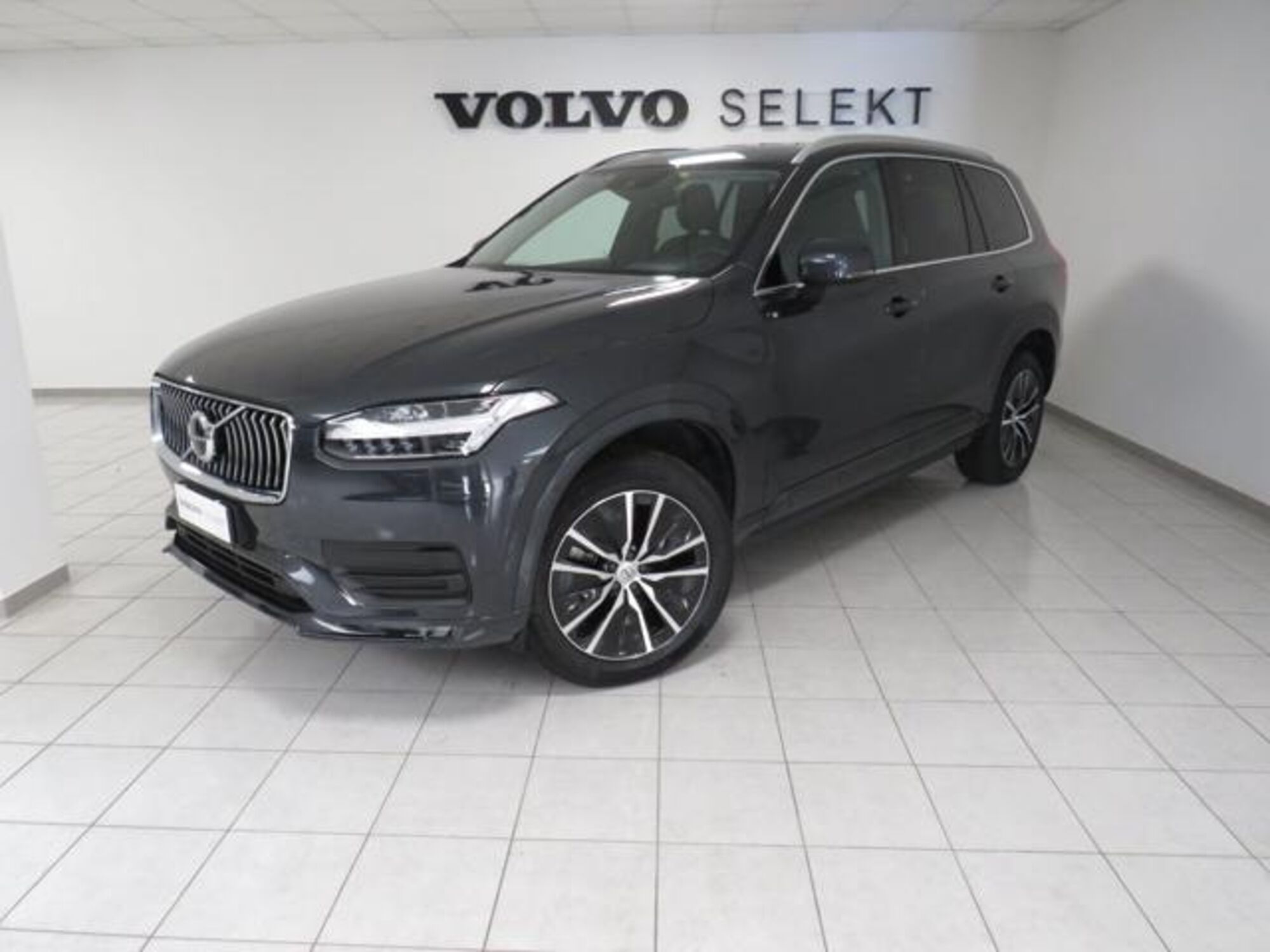 Volvo XC90 B5 (d) AWD Geartronic 7 posti Momentum Pro  del 2021 usata a Lurate Caccivio