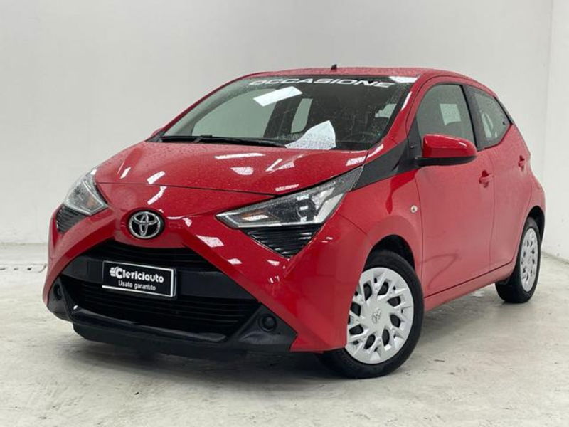 Toyota Aygo Connect 1.0 VVT-i 72 CV 5 porte x-play del 2021 usata a Lurate Caccivio