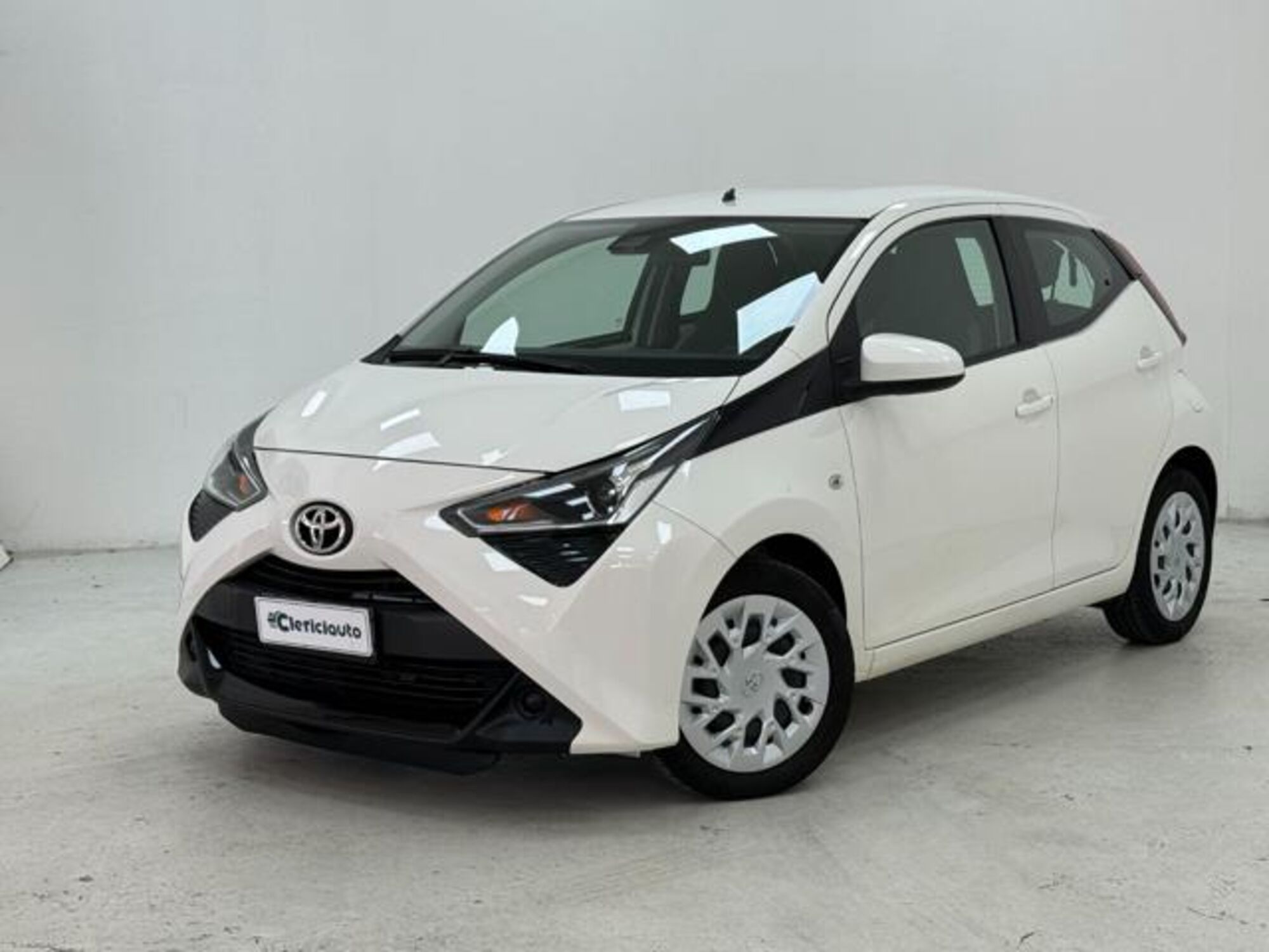 Toyota Aygo Connect 1.0 VVT-i 72 CV 5 porte x-cool del 2021 usata a Lurate Caccivio