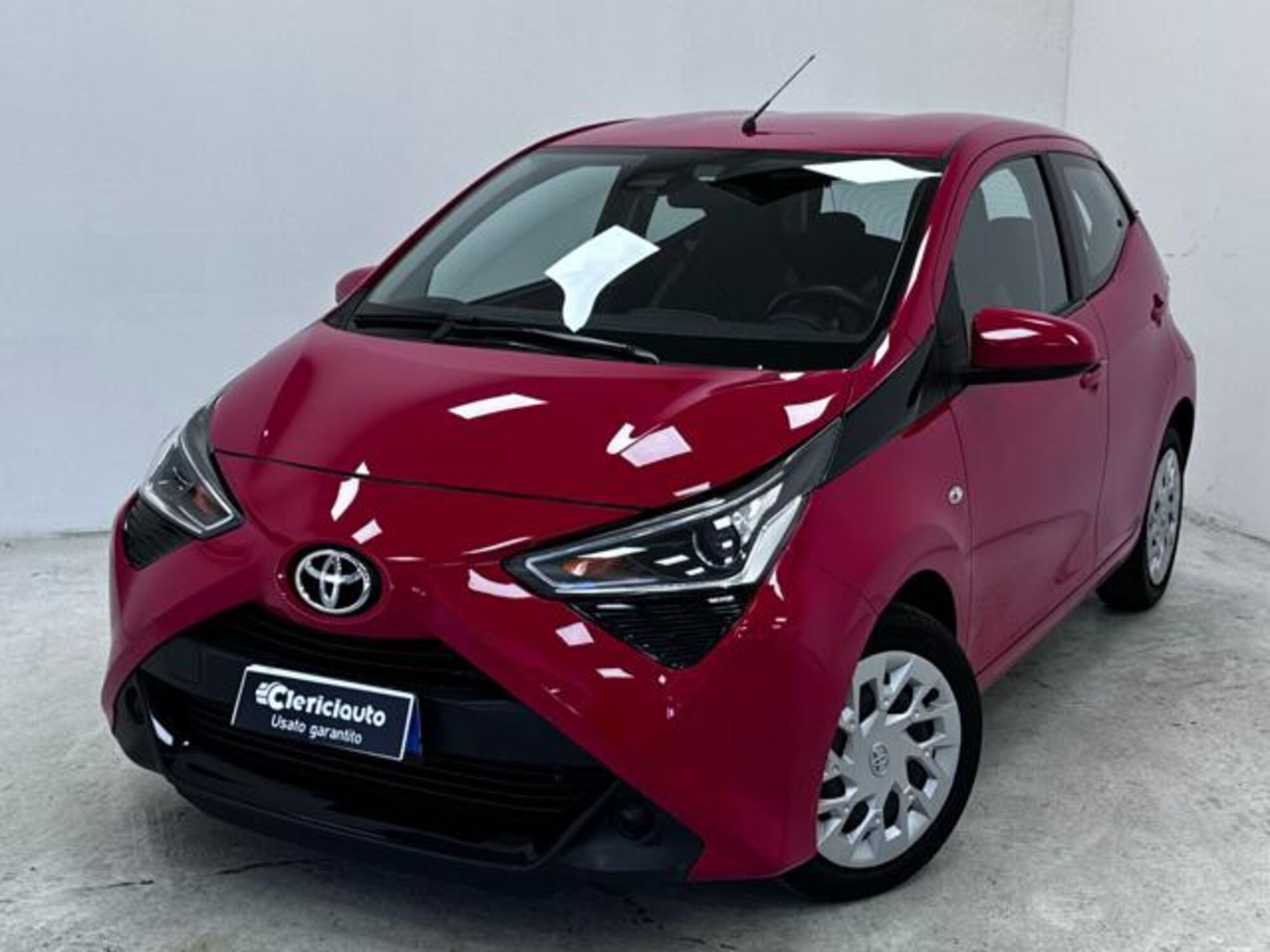 Toyota Aygo Connect 1.0 VVT-i 72 CV 5 porte x-play del 2021 usata a Lurate Caccivio