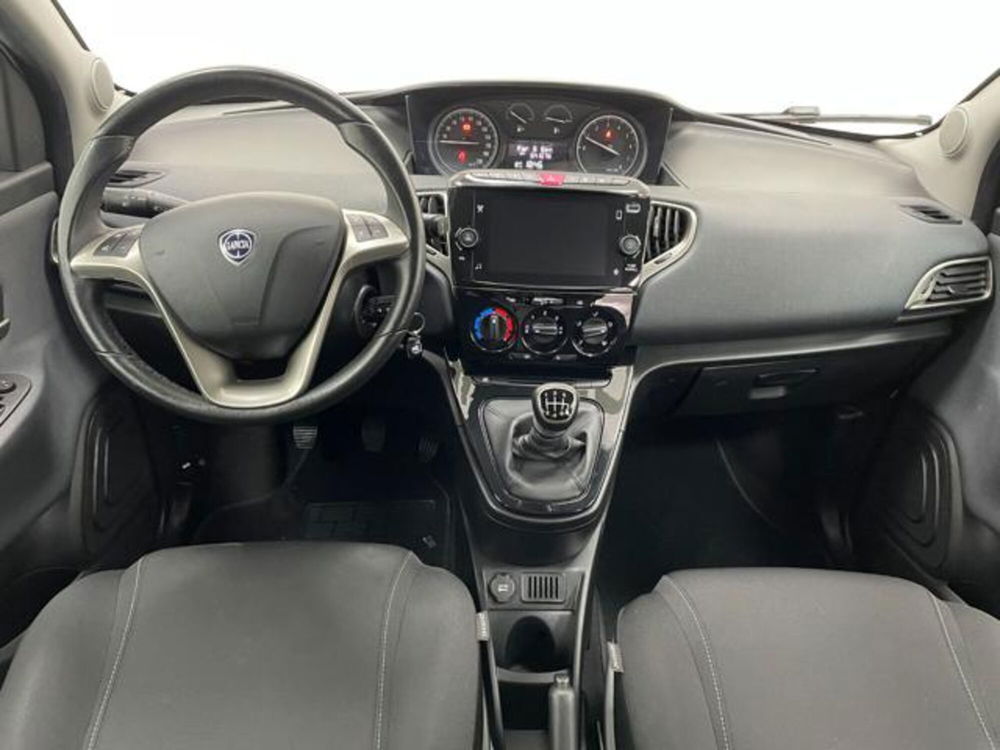 Lancia Ypsilon usata a Como (4)