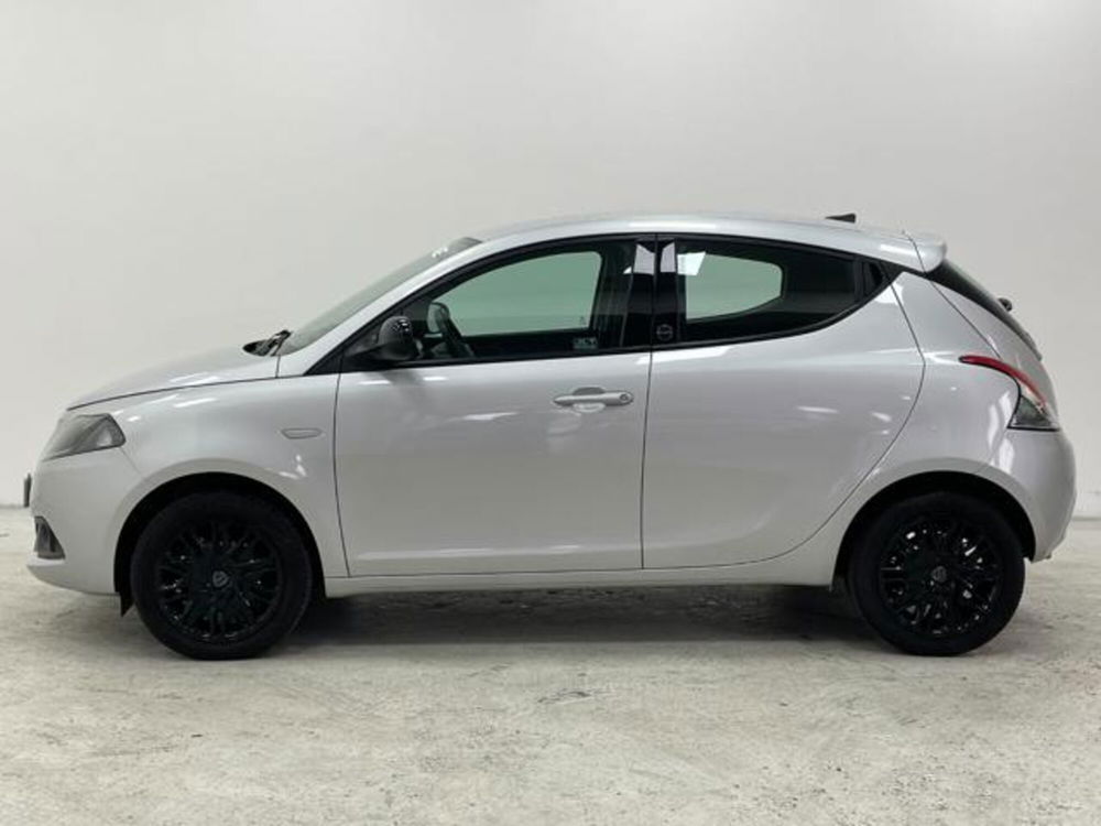 Lancia Ypsilon usata a Como (8)