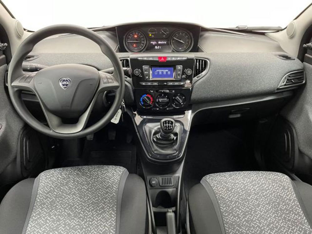 Lancia Ypsilon nuova a Como (4)