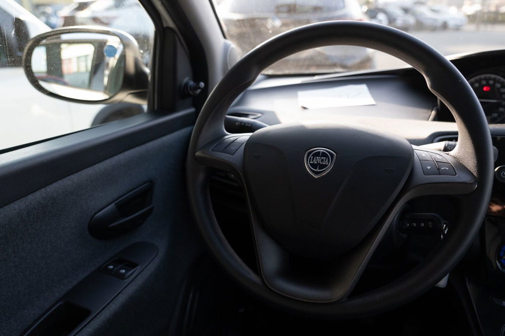 Lancia Ypsilon usata a Torino (15)