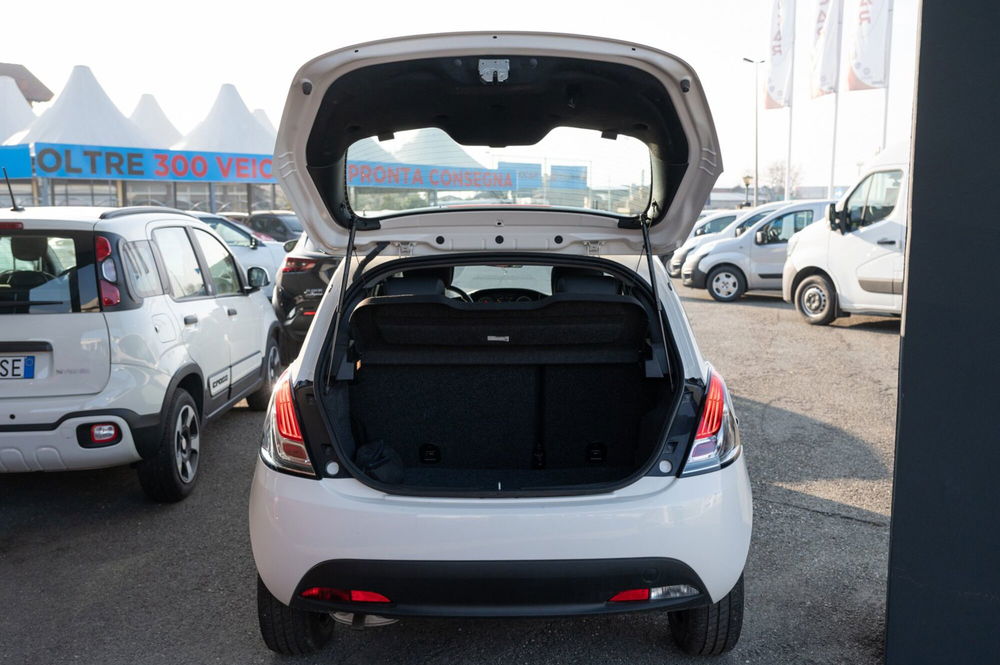 Lancia Ypsilon usata a Torino (7)