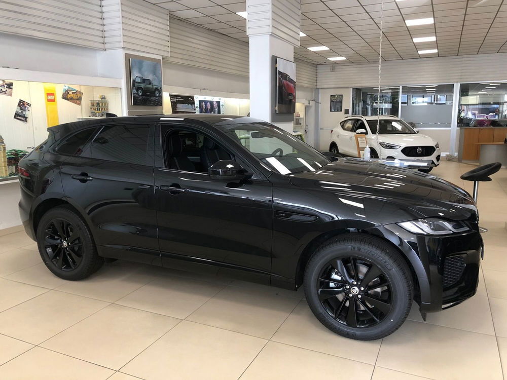 Jaguar F-Pace nuova a Milano (16)