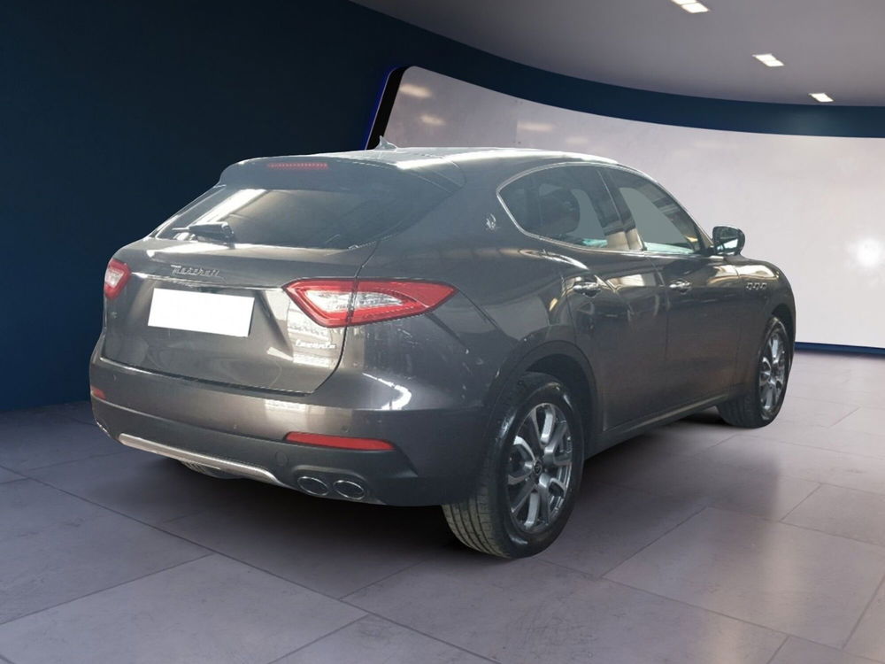 Maserati Levante usata a Pescara (3)