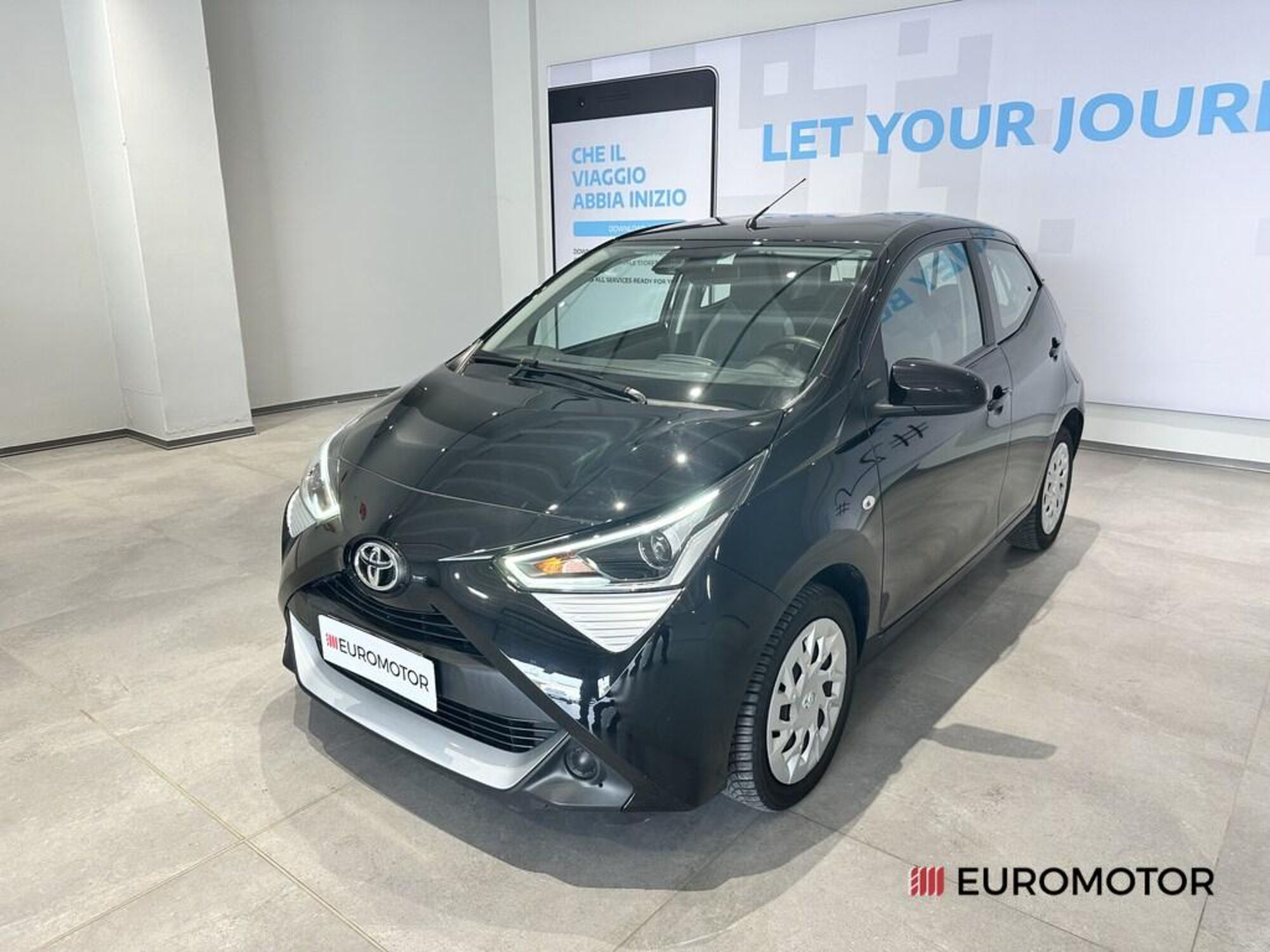 Toyota Aygo 1.0 VVT-i 72 CV 5 porte x-cool MMT  del 2021 usata a Modugno