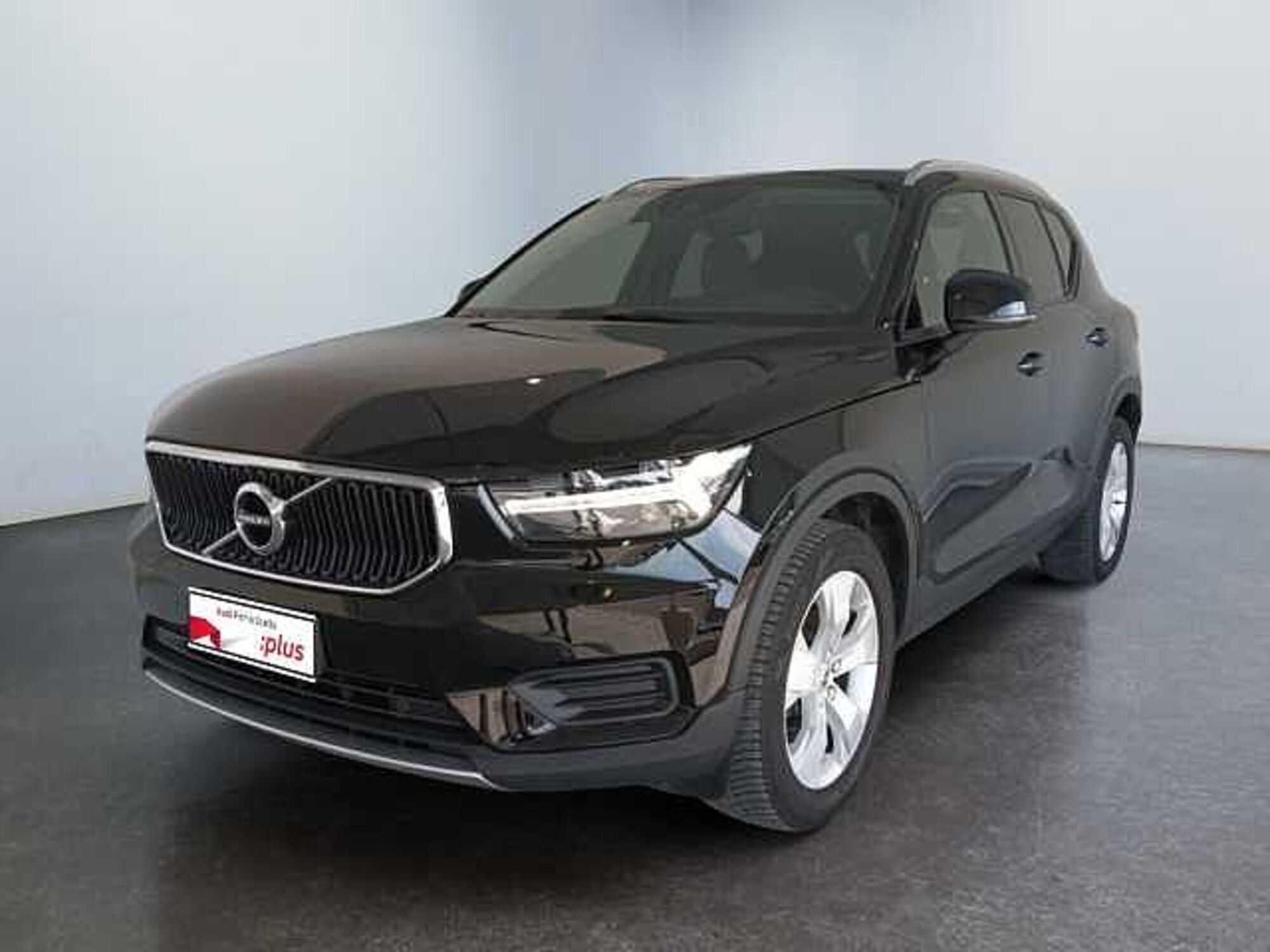 Volvo XC40 T3 Geartronic Momentum Core  del 2021 usata a Lucca