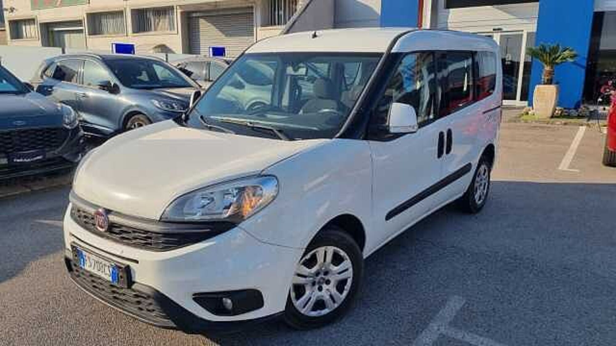 Fiat Dobl&ograve; 1.6 MJT 105CV PC Combi N1  del 2018 usata a Salerno