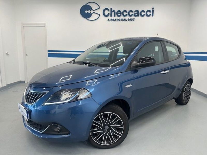 Lancia Ypsilon 1.0 FireFly 5 porte S&amp;S Hybrid Ecochic Gold  del 2023 usata a Prato