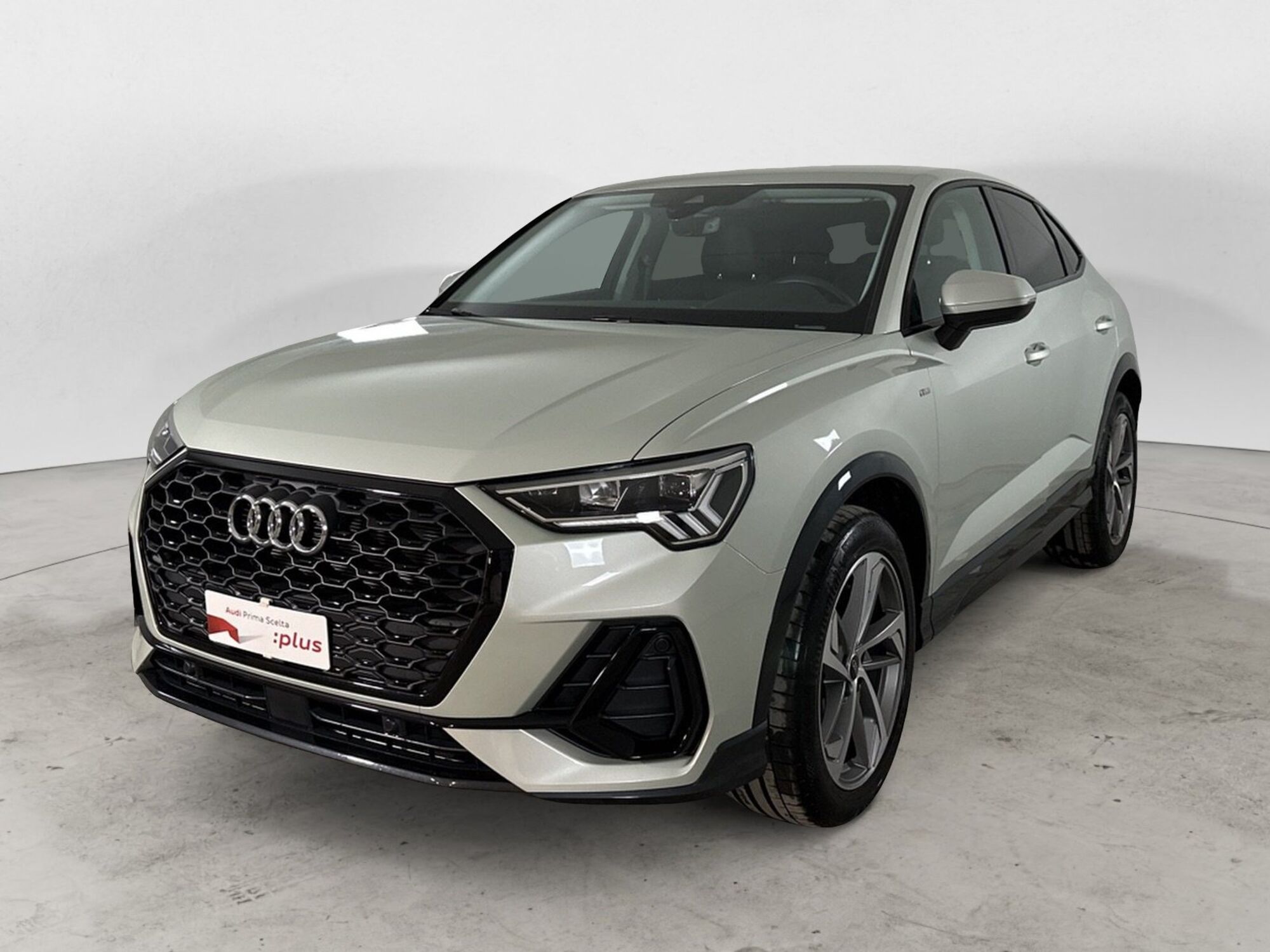 Audi Q3 Sportback 35 TFSI S line edition  del 2023 usata a Nola