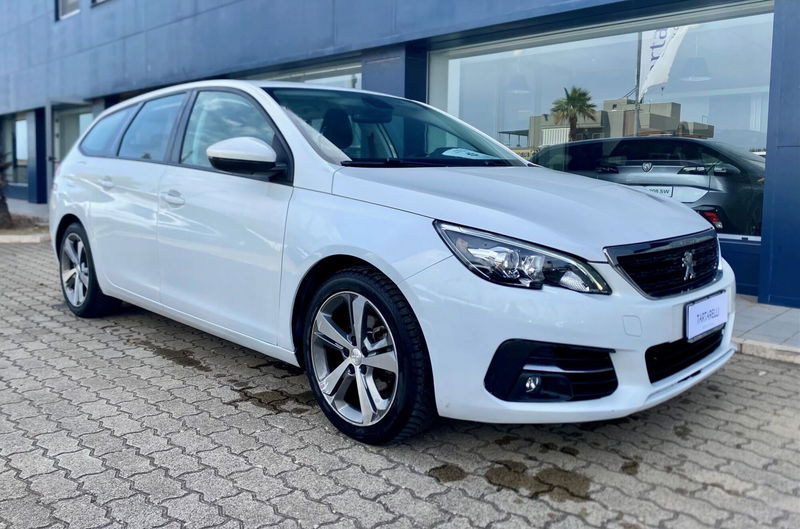 Peugeot 308 SW BlueHDi 100 S&amp;S Active  del 2019 usata a Monopoli