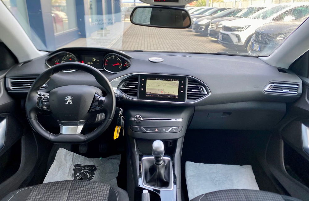 Peugeot 308 SW usata a Bari (15)