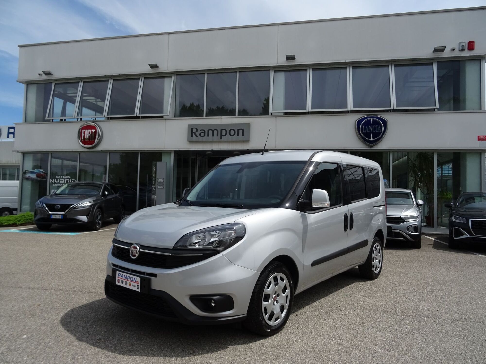 Fiat Dobl&ograve; 1.6 MJT 105CV S&amp;S PC Combi N1 Lounge  nuova a San Dona&#039; Di Piave