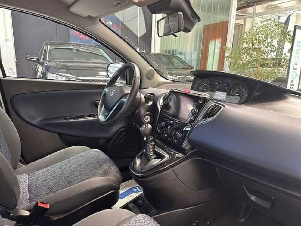 Lancia Ypsilon usata a Ravenna (8)