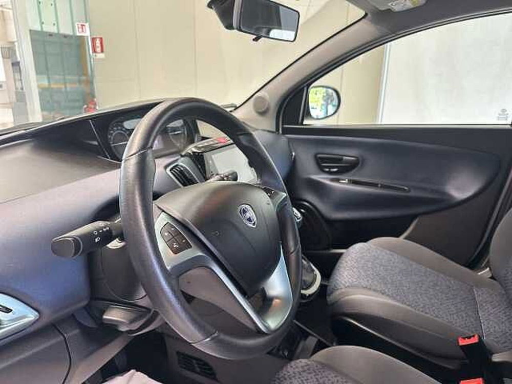 Lancia Ypsilon usata a Ravenna (9)