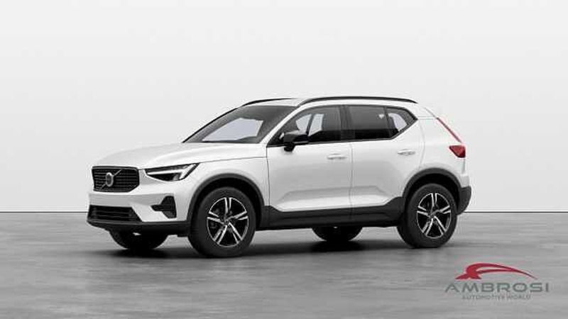 Volvo XC40 B3 automatico Plus Dark  nuova a Viterbo