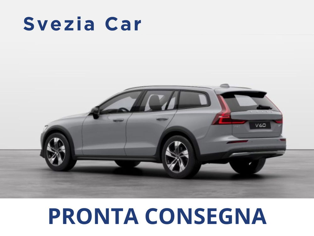 Volvo V60 Cross Country nuova a Milano (2)