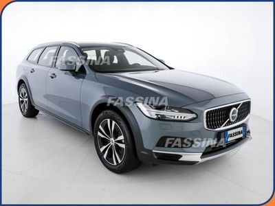 Volvo V90 Cross Country 2.0 b4 Core awd auto del 2023 usata a Milano