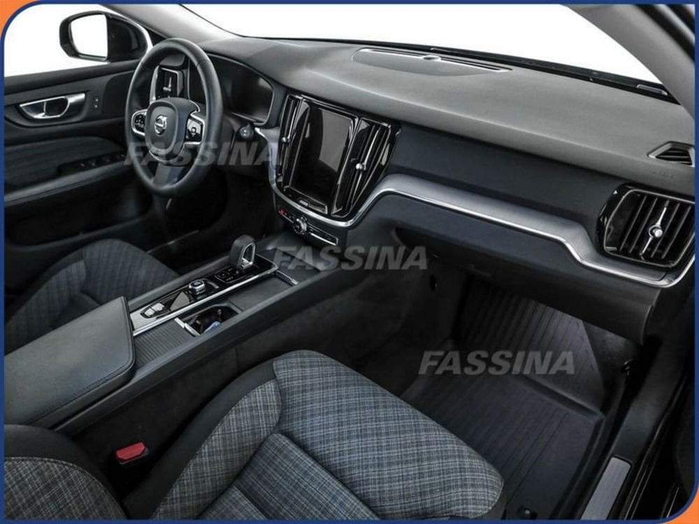 Volvo V60 Cross Country usata a Milano (14)