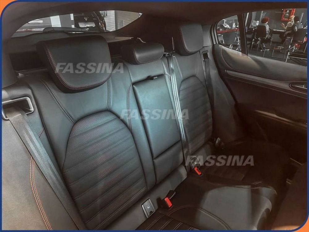 Alfa Romeo Stelvio nuova a Milano (8)