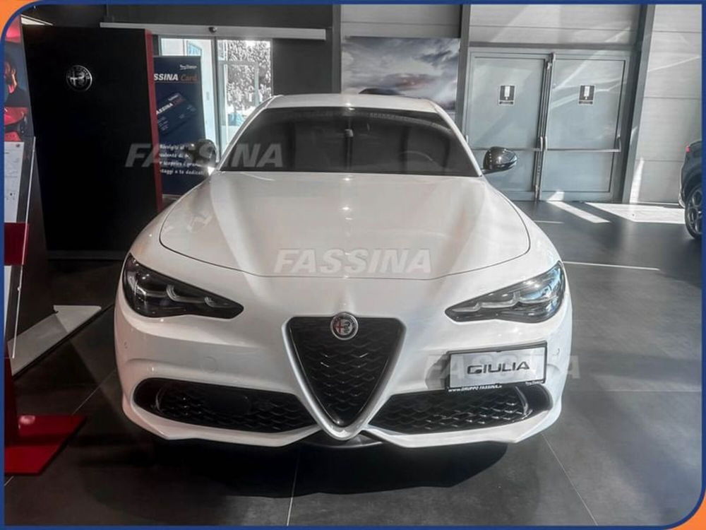 Alfa Romeo Giulia nuova a Milano (2)