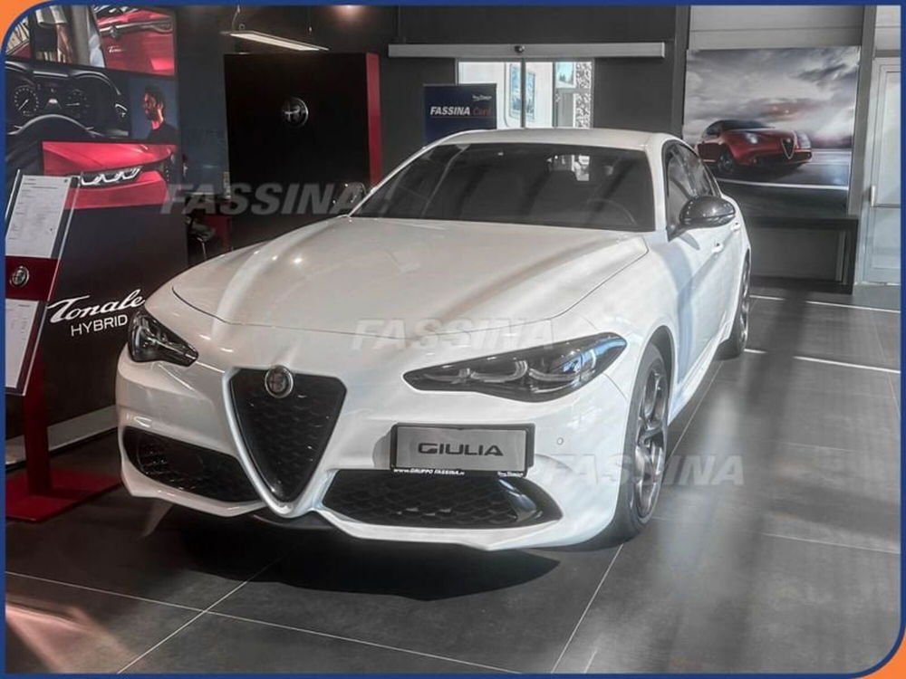 Alfa Romeo Giulia nuova a Milano (3)