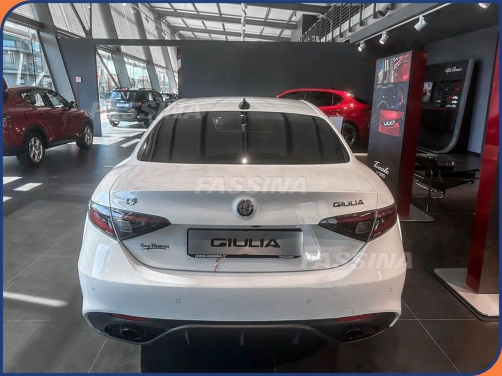 Alfa Romeo Giulia nuova a Milano (5)