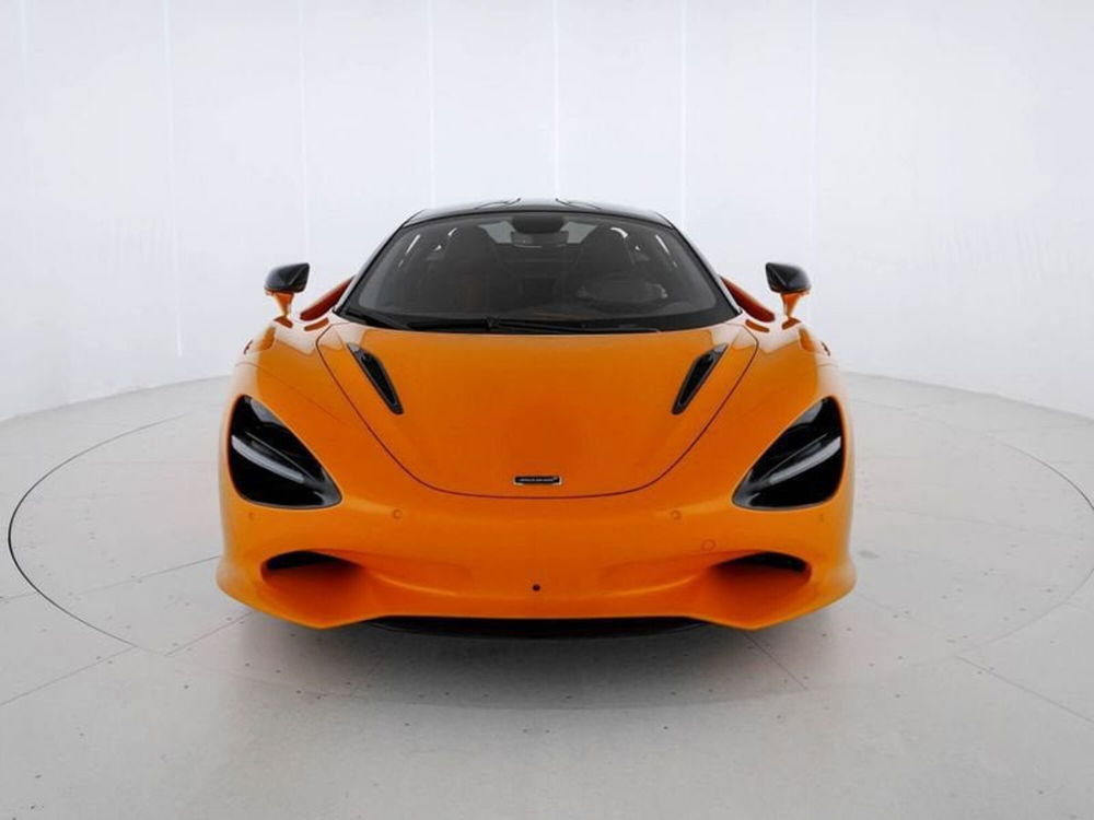 McLaren 750S Coupé nuova a Milano (2)