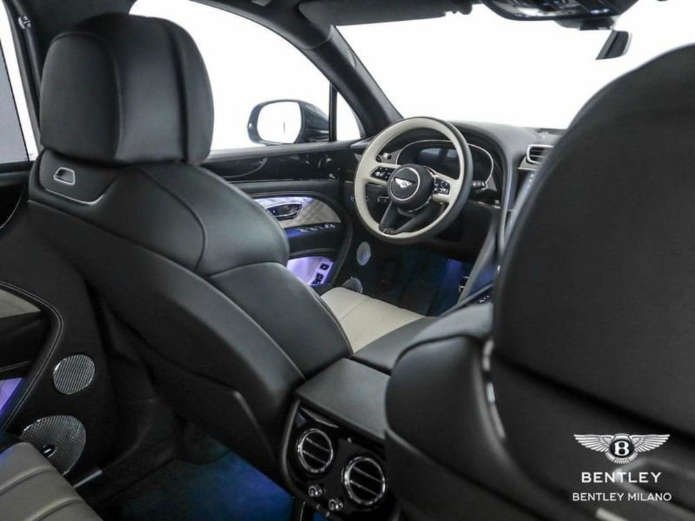 Bentley Bentayga nuova a Milano (13)