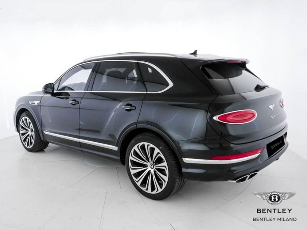 Bentley Bentayga nuova a Milano (4)