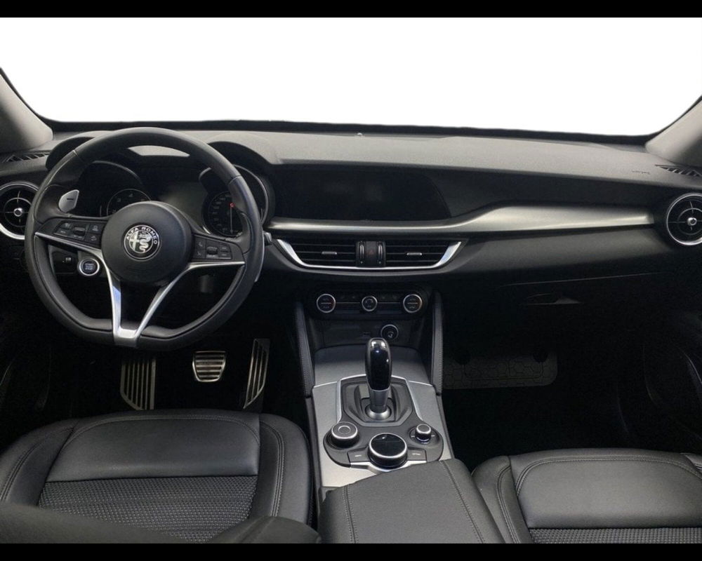 Alfa Romeo Stelvio usata a Torino (13)