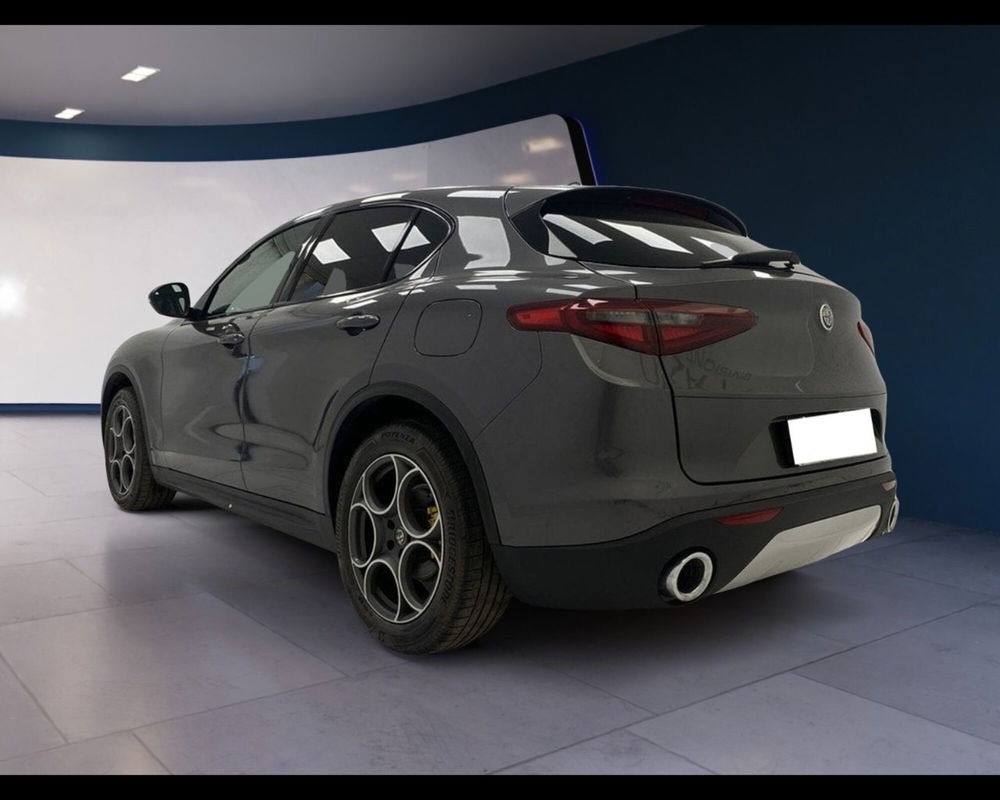 Alfa Romeo Stelvio usata a Torino (9)