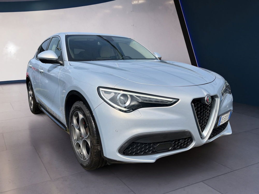 Alfa Romeo Stelvio usata a Torino (2)