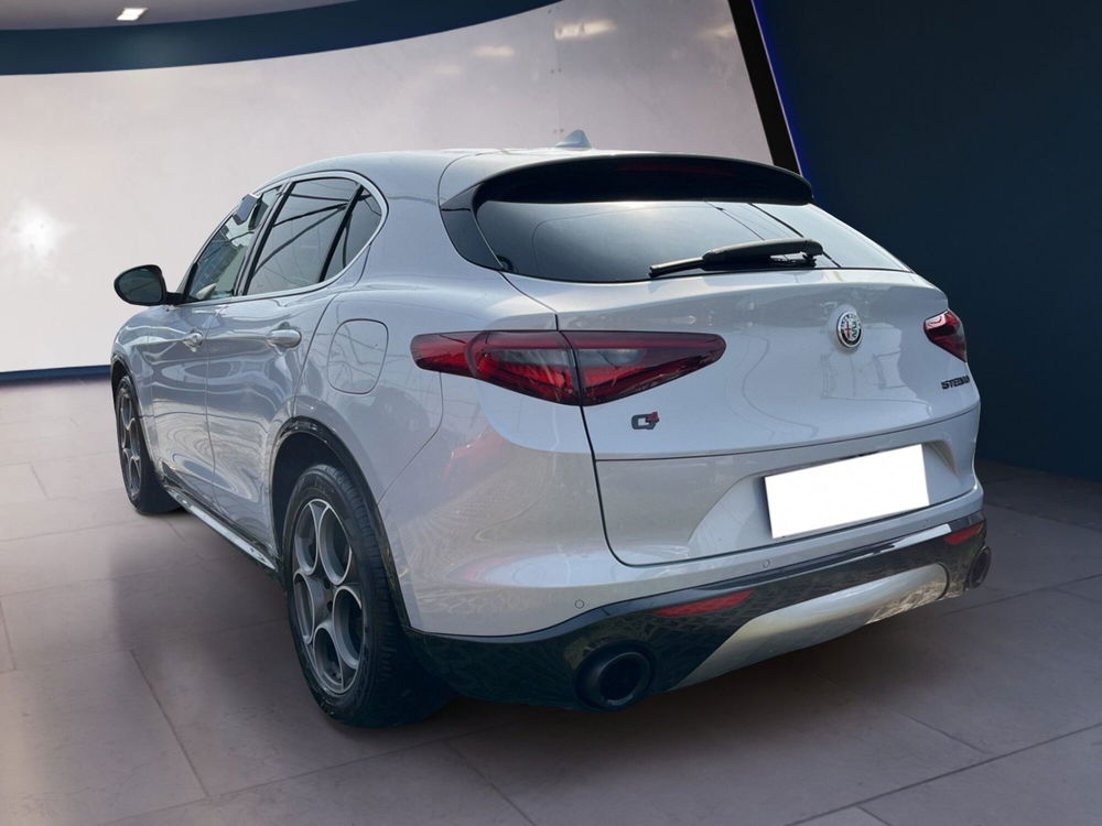 Alfa Romeo Stelvio usata a Torino (4)