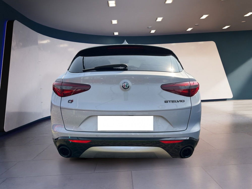 Alfa Romeo Stelvio usata a Torino (5)