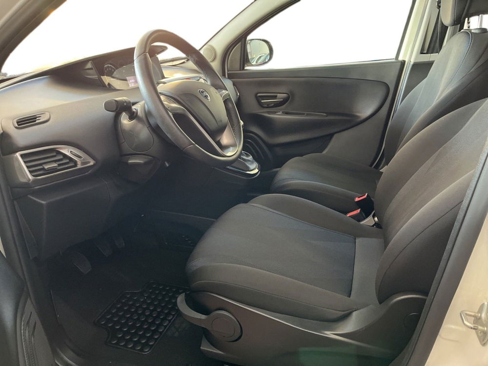 Lancia Ypsilon usata a Torino (11)