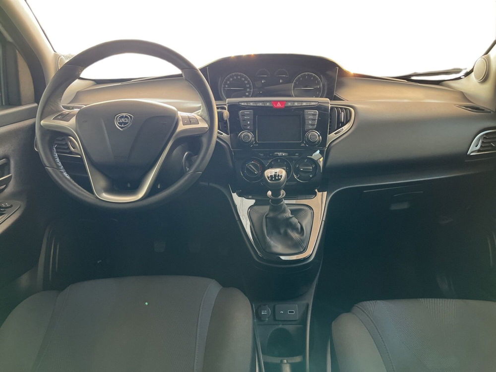 Lancia Ypsilon usata a Torino (9)